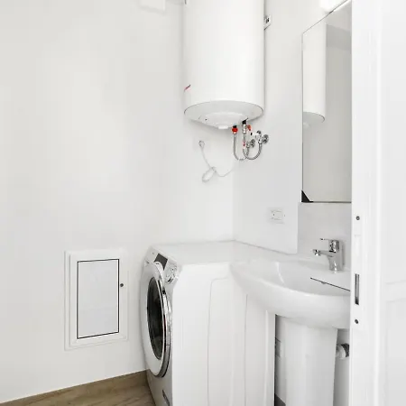 아파트 Golden Holidays, Heated Pool, Air Con, Internet, Parking 아데제