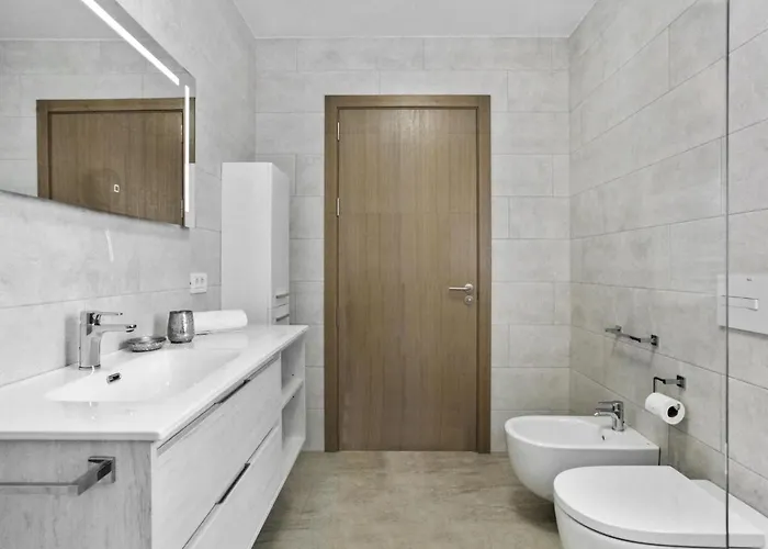 Golden Holidays, Heated Pool, Air Con, Internet, Parking Apartman