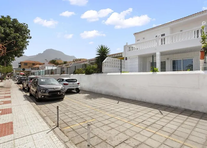Golden Holidays, Heated Pool, Air Con, Internet, Parking Apartman Costa Adeje (Tenerife)