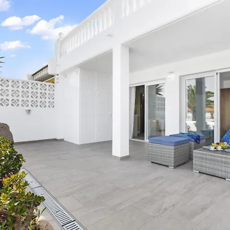 Golden Holidays, Heated Pool, Air Con, Internet, Parking Апартаменты