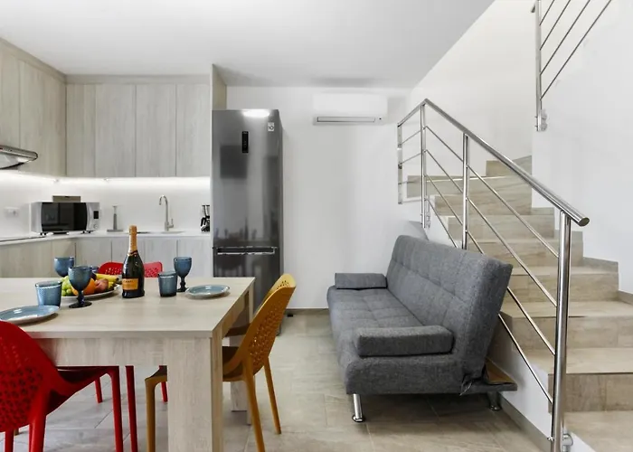 Golden Holidays, Heated Pool, Air Con, Internet, Parking Апартаменты Адехе