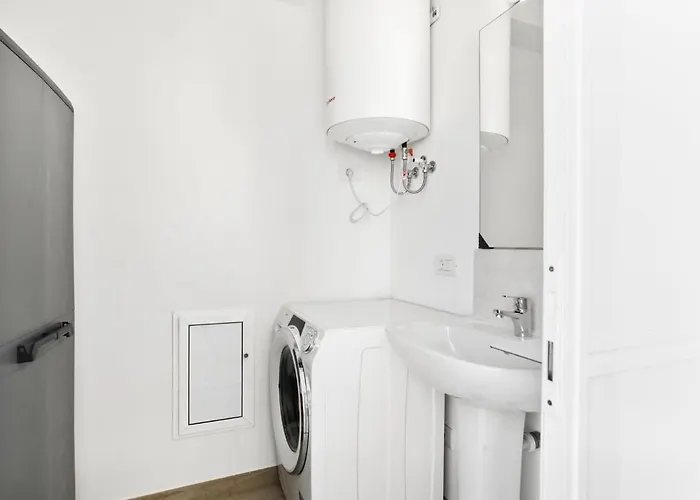 Апартаменты Golden Holidays, Heated Pool, Air Con, Internet, Parking Адехе