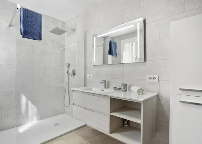 Golden Holidays, Heated Pool, Air Con, Internet, Parking Адехе