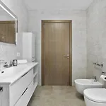 Golden Holidays, Heated Pool, Air Con, Internet, Parking 아파트