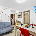 Golden Holidays, Heated Pool, Air Con, Internet, Parking *