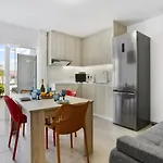 아파트 Golden Holidays, Heated Pool, Air Con, Internet, Parking