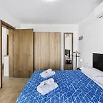 Golden Holidays, Heated Pool, Air Con, Internet, Parking 아파트 *