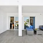 Golden Holidays, Heated Pool, Air Con, Internet, Parking 아파트 아데제