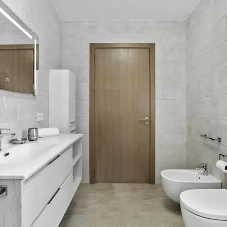 Golden Holidays, Heated Pool, Air Con, Internet, Parking Apartment