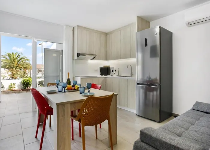 Appartement Golden Holidays, Heated Pool, Air Con, Internet, Parking