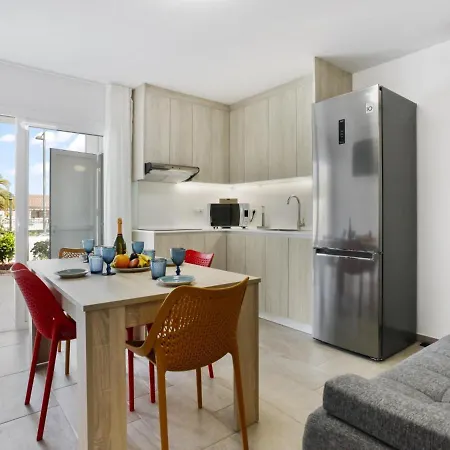 Appartement Golden Holidays, Heated Pool, Air Con, Internet, Parking