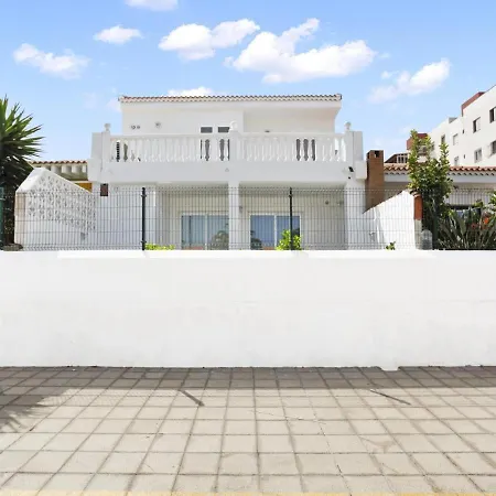 Golden Holidays, Heated Pool, Air Con, Internet, Parking Costa Adeje (Tenerife)