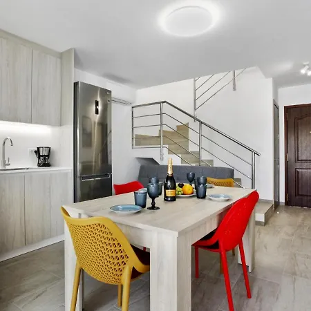 Appartement Golden Holidays, Heated Pool, Air Con, Internet, Parking *